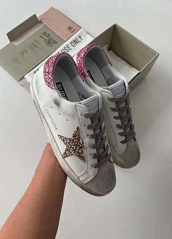 Golden Goose Deluxe Women Sneaker 