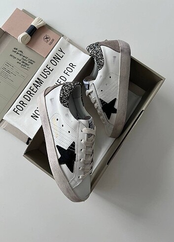 Golden Goose Deluxe Women Sneaker 