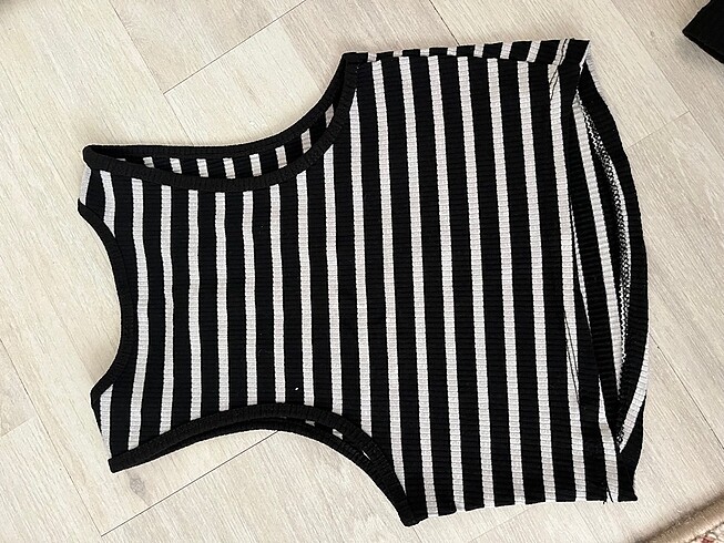 Çizgili crop - Görsel 2