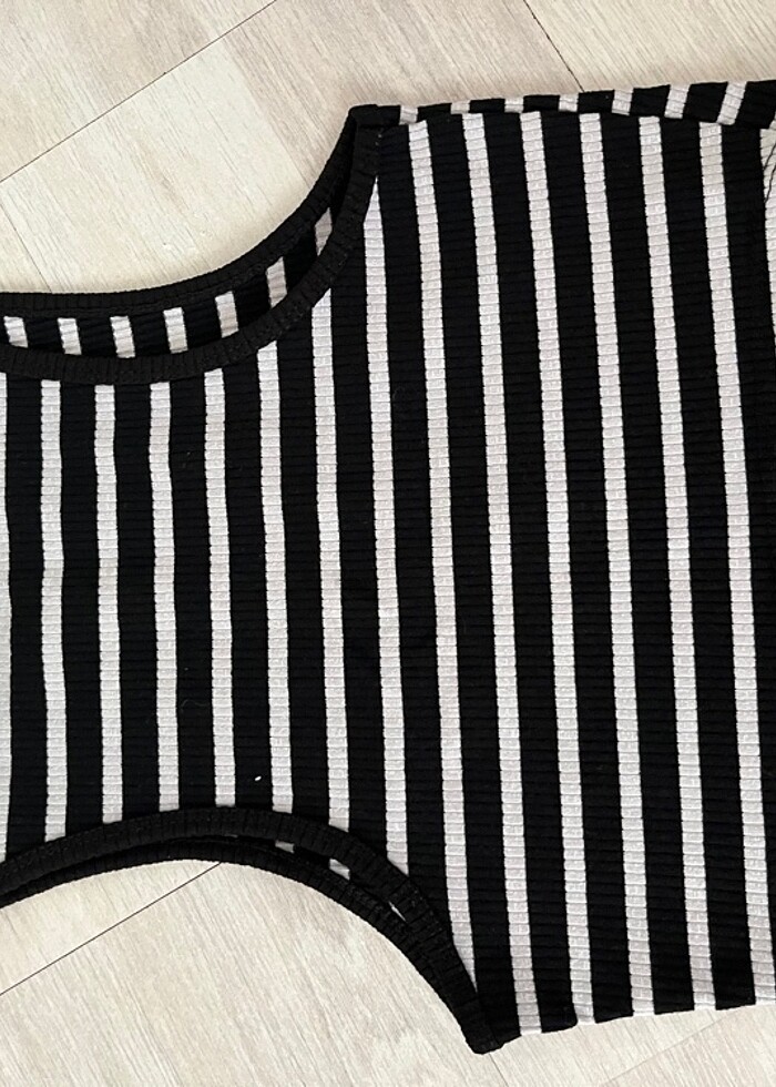 Çizgili crop - Görsel 2