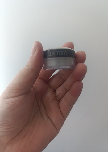 Laura Mercier Simli far