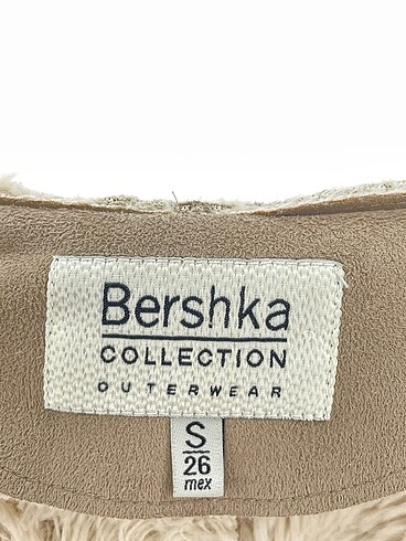 s Beden ten rengi Renk Bershka Yelek %70 İndirimli.