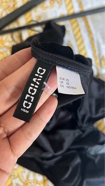 xs Beden siyah Renk H&M kadife mini elbise