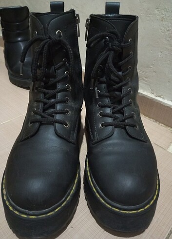 STRADİVARİUS POSTAL BOT  - Görsel 2