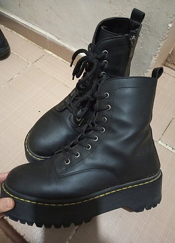 STRADİVARİUS POSTAL BOT  - Görsel 4