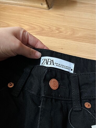 26 Beden siyah Renk Zara jean Siyah Pantolon