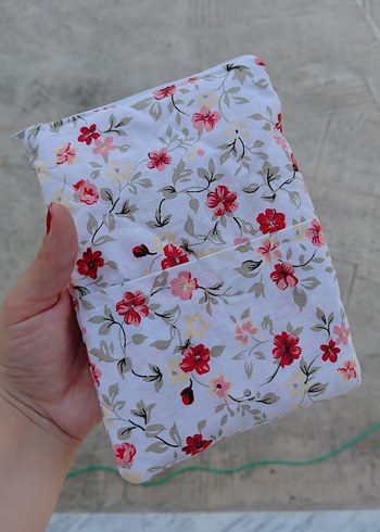Diğer Çiçek Desenli Kindle Kılıfı