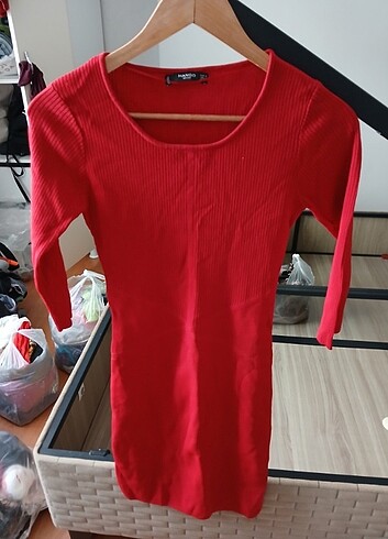 Elbise 150t,buzlar ayrı ayrı 150, 11 adet bluz 1 adet elbise
