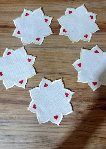 Kalp Motifli Beyaz Nakışlı Sunum Peçetesi - Görsel 2