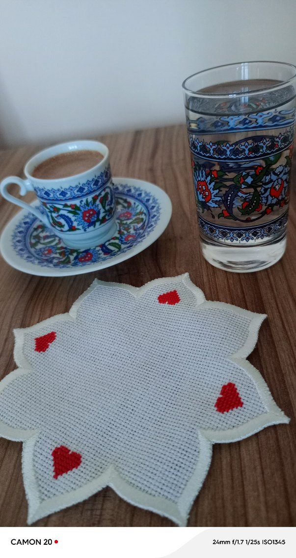 Kalp Motifli Beyaz Nakışlı Sunum Peçetesi - Görsel 3