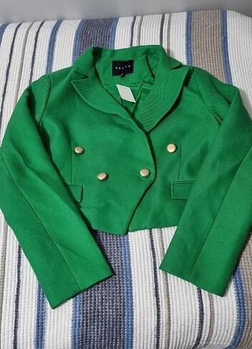 m Beden yeşil Renk PRUVA Marka Çok şık kısa ceket dar geldigi için satıyorum 