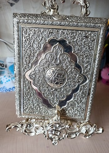 Süslemeli Metal Kapaklı Dini Kitap Standı