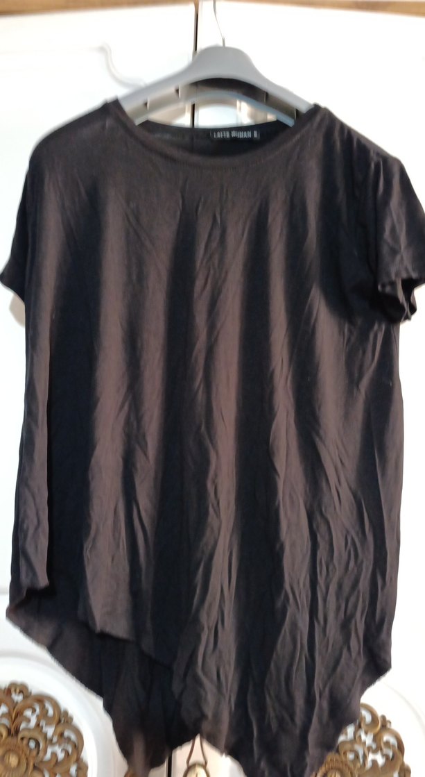 Siyah Dökümlü  Tişört - Görsel 2