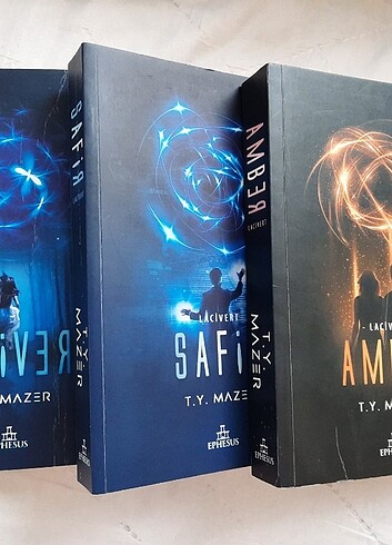 Lacivert Serisi 3 kitap. T.Y. Mazer