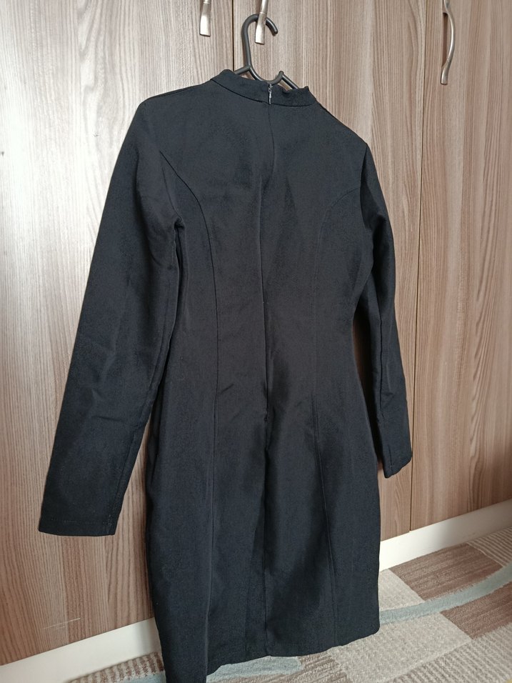 Siyah Yüksek Yakalı Elbise - Görsel 3