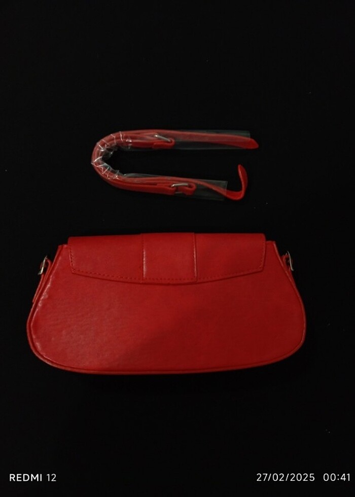 Kırmızı çanta - Görsel 2