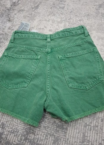 Yeşil İşlemeli Kemerli Kısa Kot Şort - Görsel 4