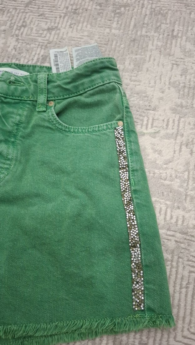 Yeşil İşlemeli Kemerli Kısa Kot Şort - Görsel 3