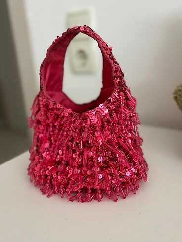 Pembe boncuklu çanta
