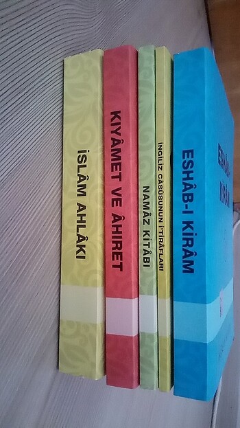 Dini kitap 