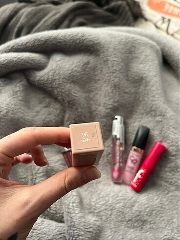 Beden Deborah maybelline essence gr gloss
