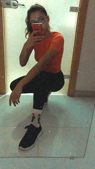Siyah spor ayakkabı