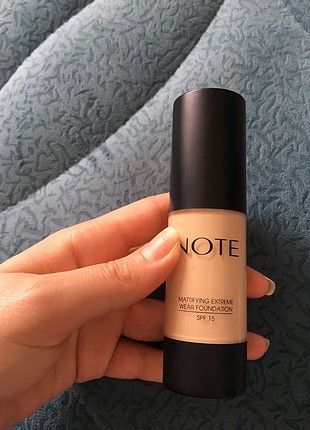 Note Note nin mate görünümlü süper kapatıcısı