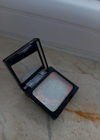 Wet n Wild Siyah Göz Farı E351C Bleached - Görsel 2