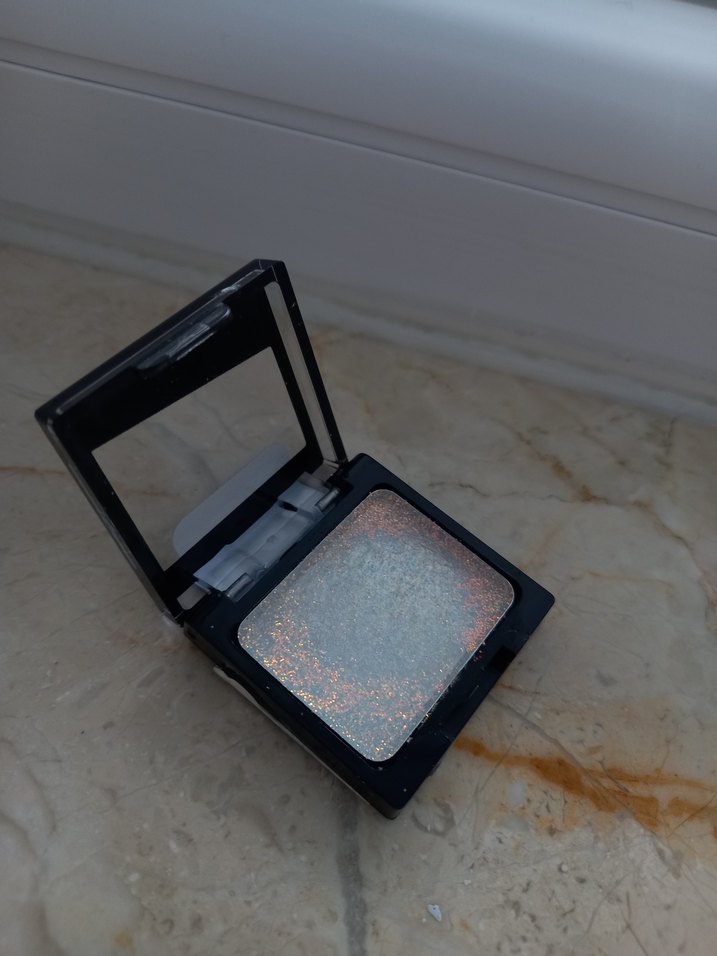 Wet n Wild Siyah Göz Farı E351C Bleached - Görsel 2