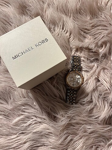 Micheal kors saat