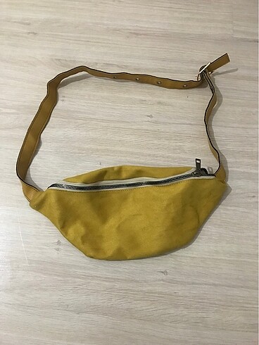 Sarı bel ve çapraz çanta
