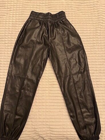 xs Beden Bershka deri pantolon
