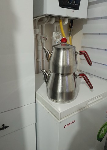 Kırmızı Saplı Gri Çelik Çaydanlık - Görsel 2