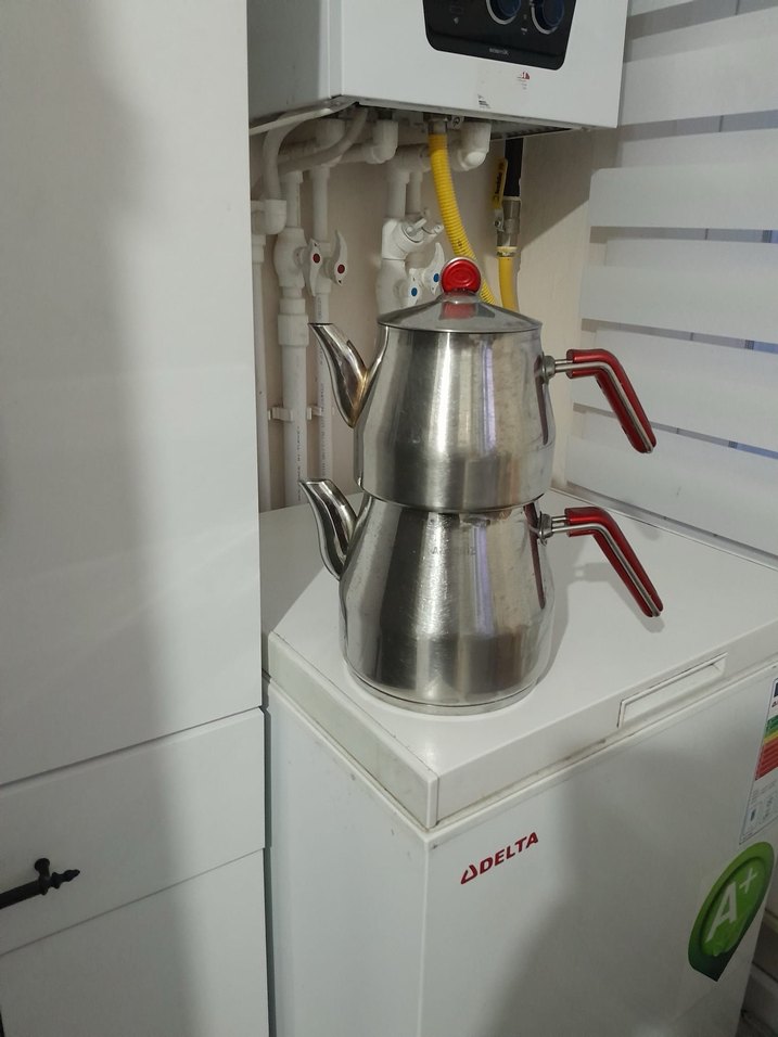 Kırmızı Saplı Gri Çelik Çaydanlık - Görsel 2