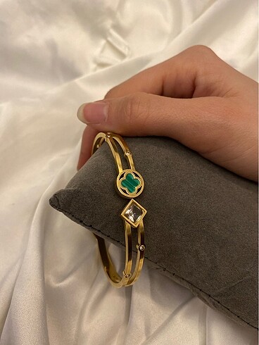 Van Cleef&Arpels Çelik Kelepçe