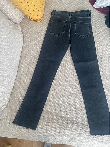 32 Beden İhraç fazlası zara orijinal siyah jean