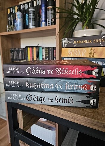 gölge ve kemik serisi martı yayinlari