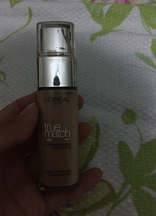 universal Beden Loreal fondöten spf17 koruma faktörlü