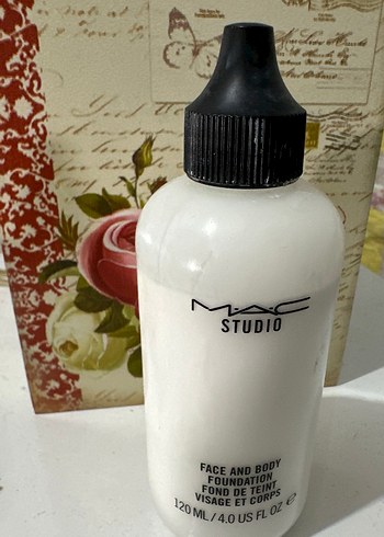 MAC Studio Beyaz Fondöten 120 ml