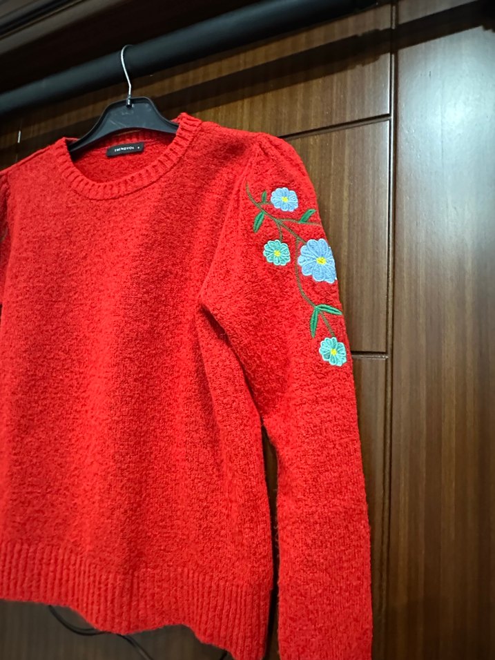 Kırmızı Triko islemeli Kadın Kazak - Görsel 2