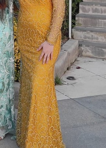 Sarı Dantel İşlemeli Uzun Henna Elbise