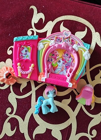 MLP Ponyville Twirlin' Runway Styles 