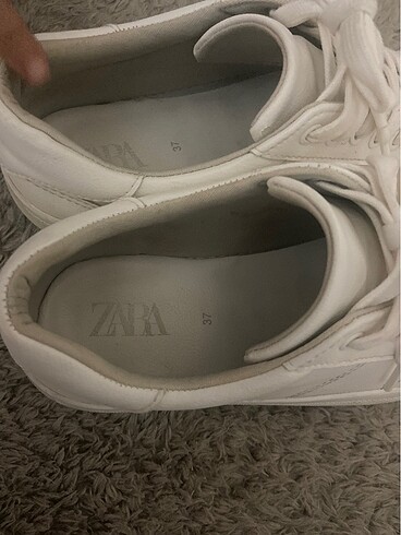 Beyaz spor ayakkabı - Görsel 2