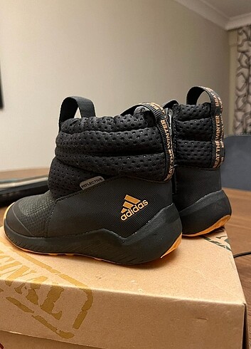 Adidas çocuk bot