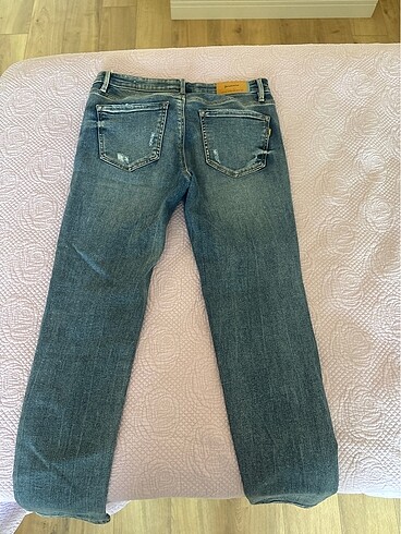 40 Beden mavi Renk Stradivarius dar jean