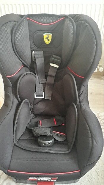 Ferrari markalı oto koltuğu