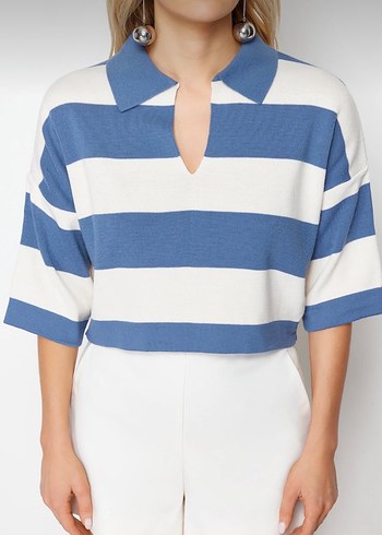 Düğmeli V Yaka Çizgili Crop Top - Görsel 3