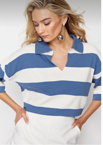 Düğmeli V Yaka Çizgili Crop Top - Görsel 4