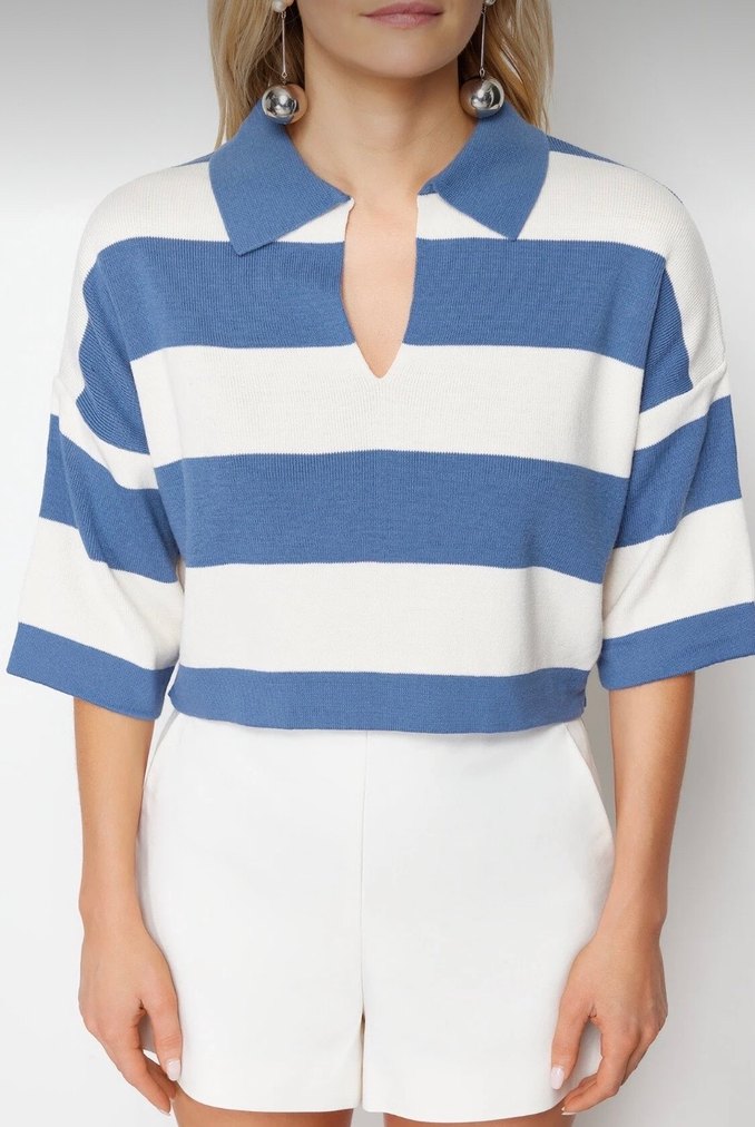 Düğmeli V Yaka Çizgili Crop Top - Görsel 3