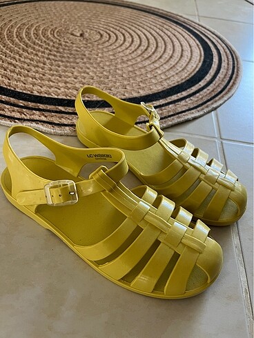 LCW yazlık sarı sandalet